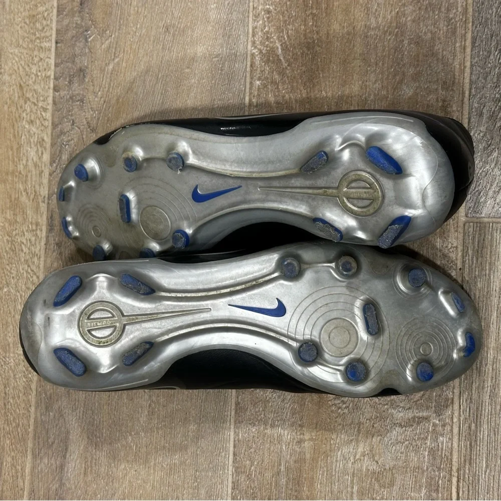 Nike Men's Black Soccer Cleats - Picture 10 of 12